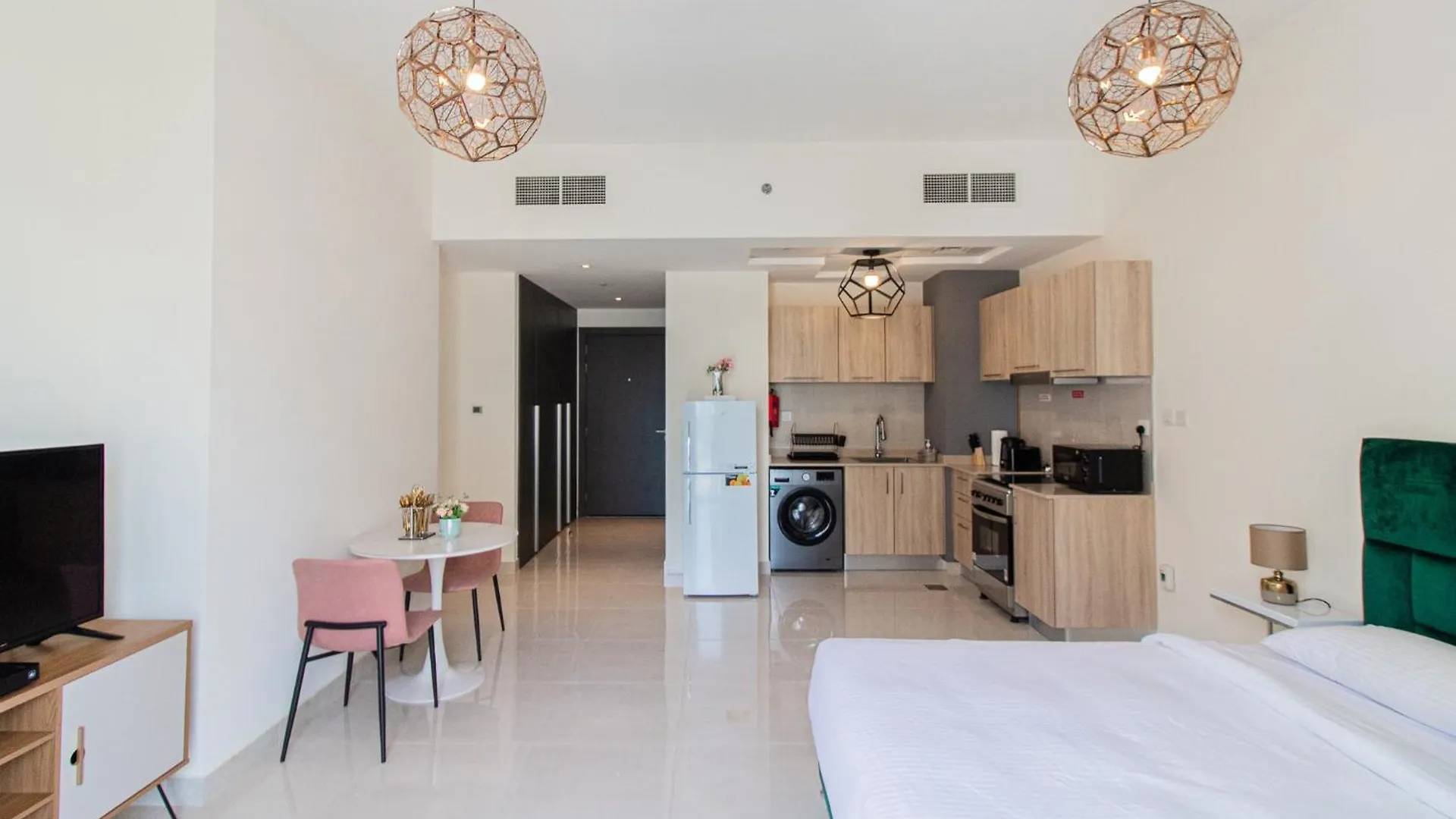 Chic Studio Getaway In Ag Tower- Business Bay Apartment Dubai 0*,